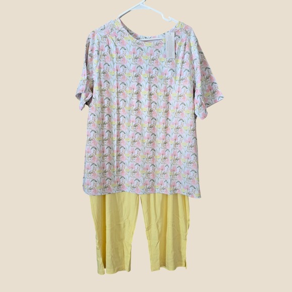 UltraSofts Other - Womens Floral Yellow Shirt And Pant Set Size XL Short Sleeve Colorful Comfy